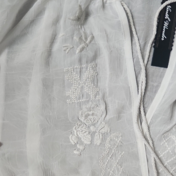 Ninth Wonder White Embroidered Women's Top Size medium NWT - Picture 4 of 5